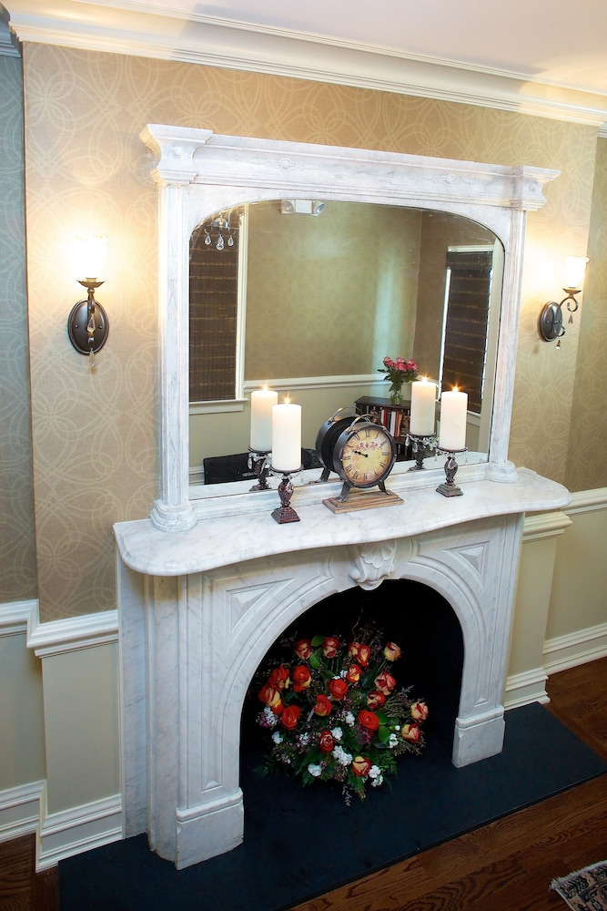 The Guesthouse at the Norwalk Inn 10/58