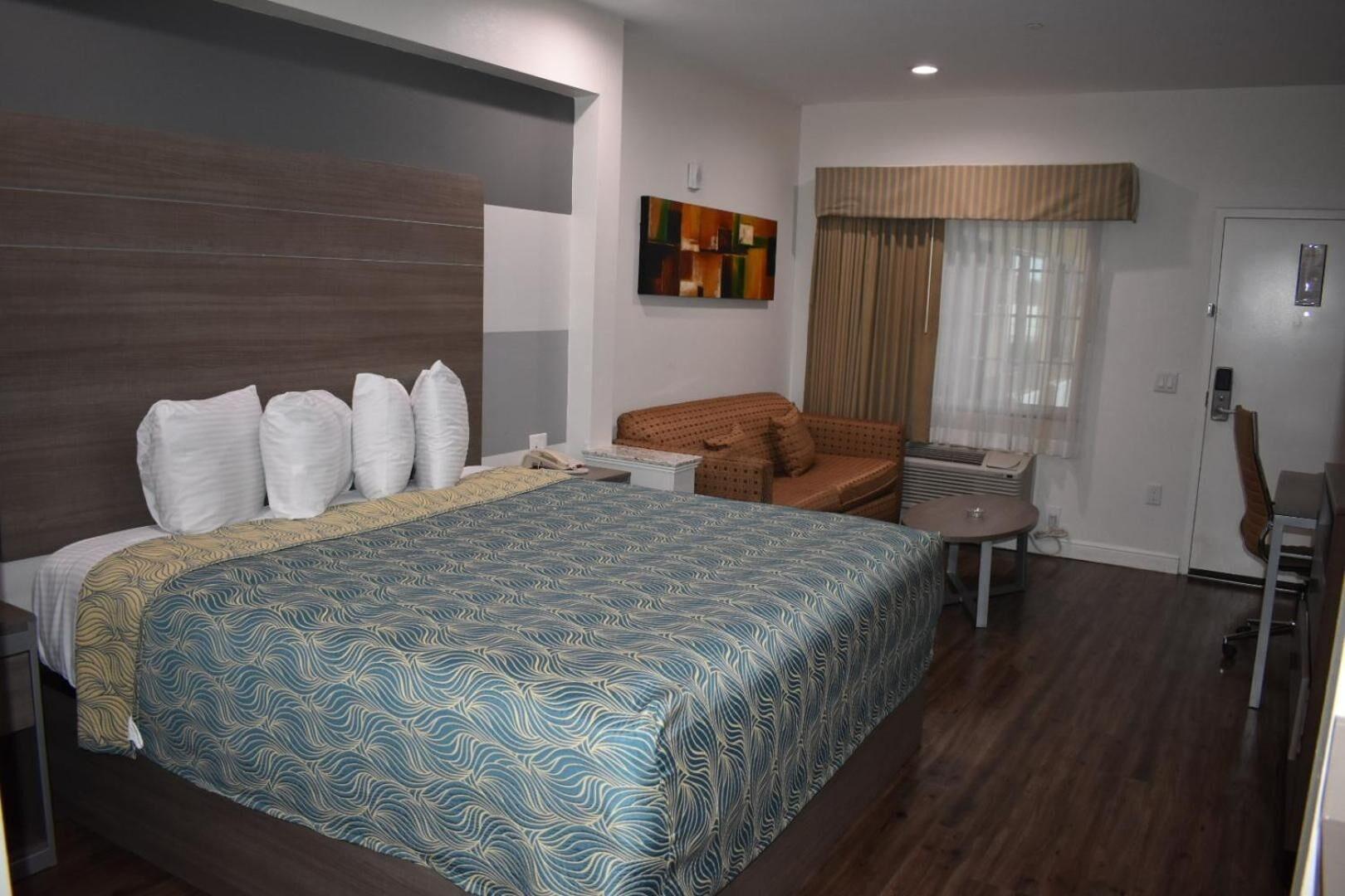Grand Villa Inn & Suites- Humble 8/27