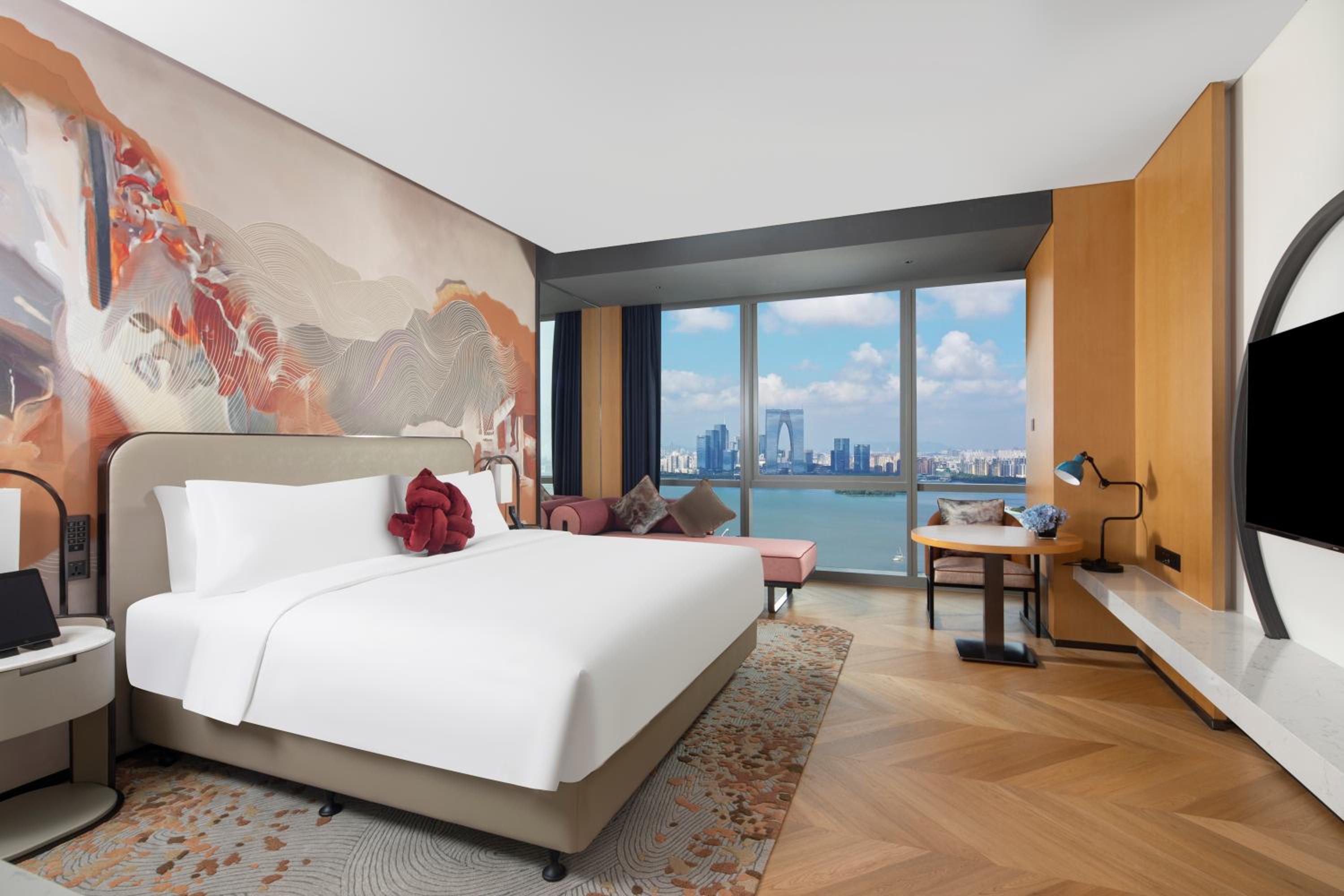 ROOM, KING BED, LAKE VIEW