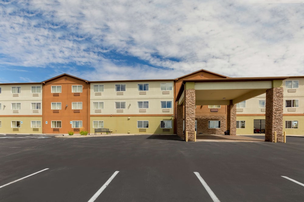 Best Western Plus The Four Corners Inn 67/69