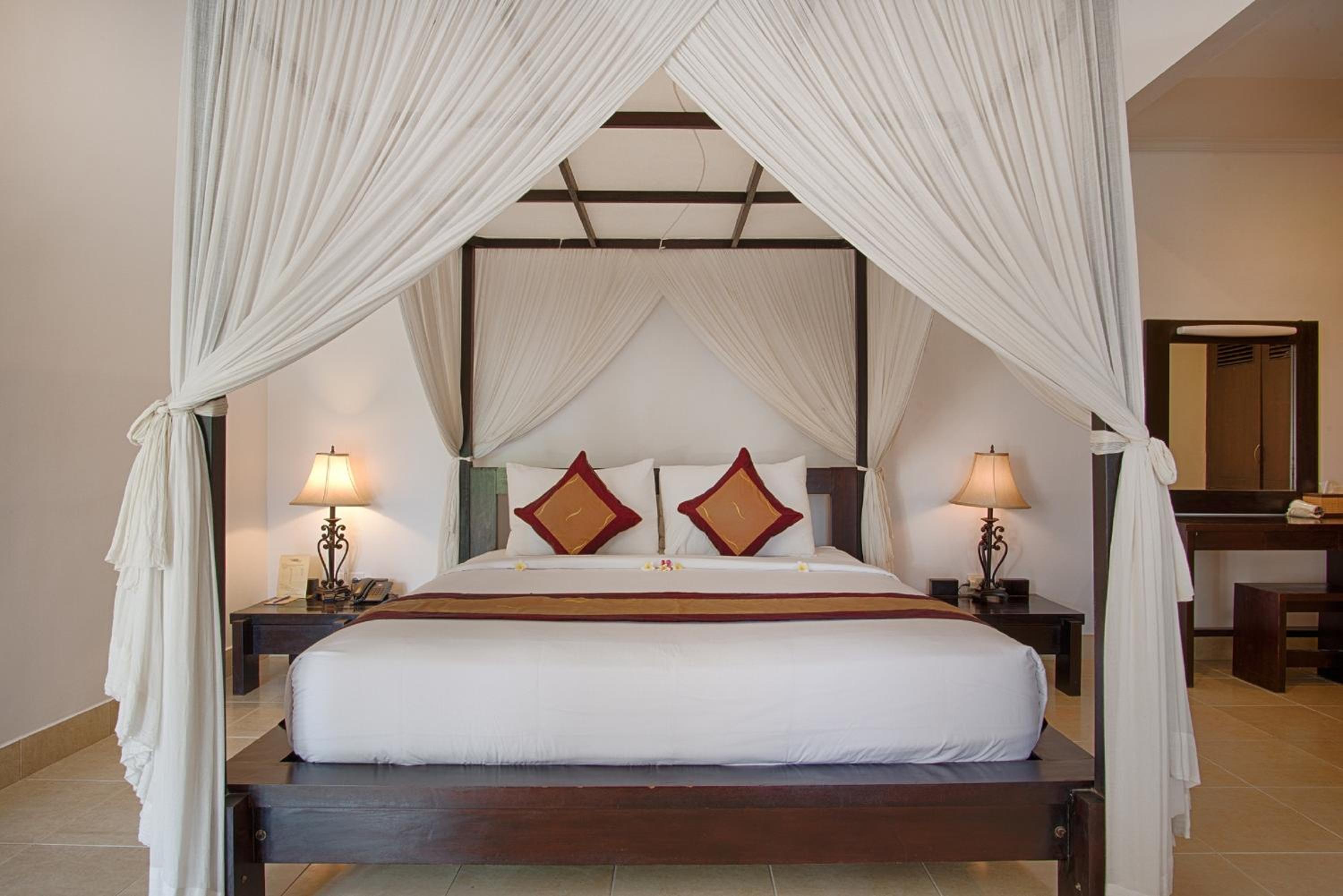 2 Bedrooms, Pool, Villa