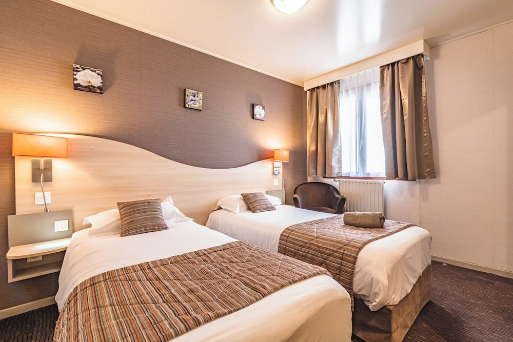 ROOM, TWIN BEDS