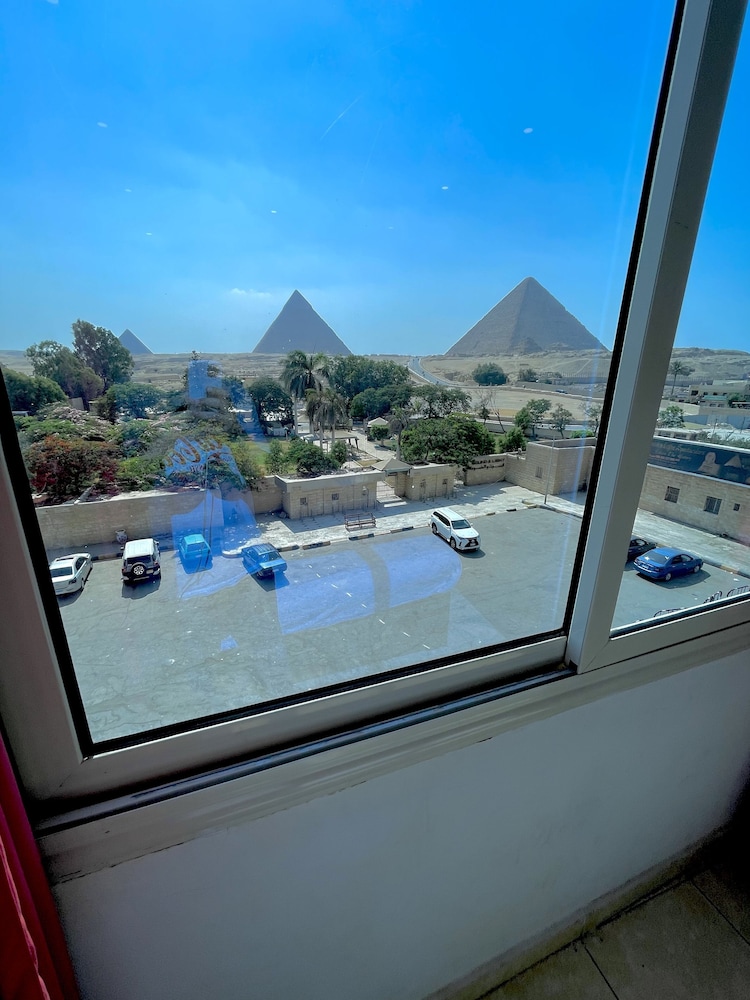 Sahara Pyramids Inn 27/50