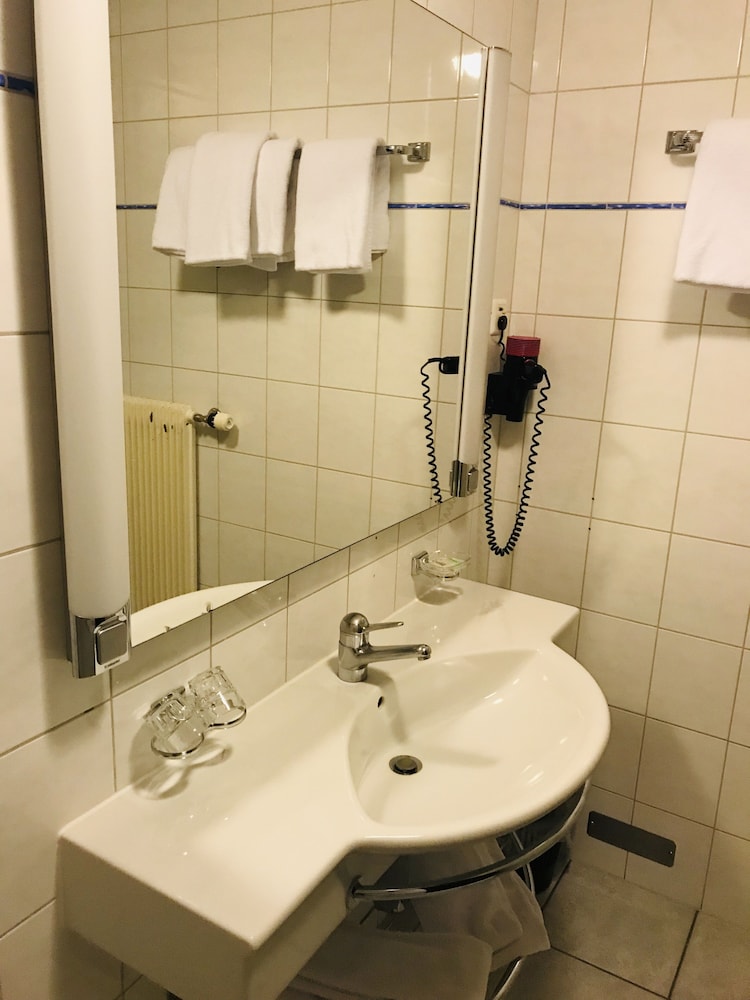 Park Hotel Bellevue Lenk 45/48