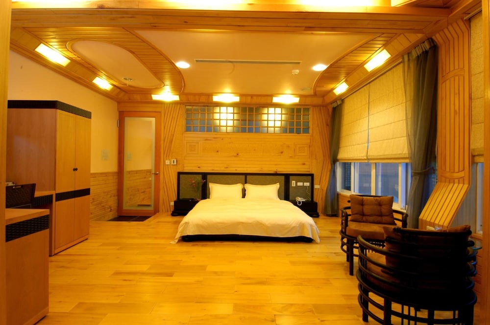 Full Moon Spa 20/59
