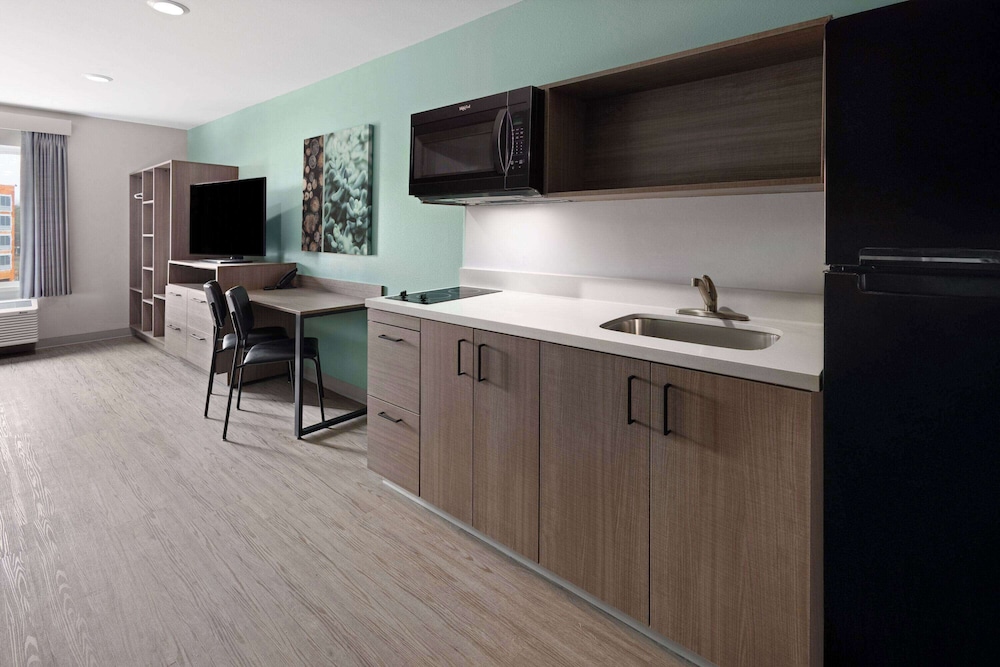 ECHO Suites Extended Stay by Wyndham Richmond West 41/49