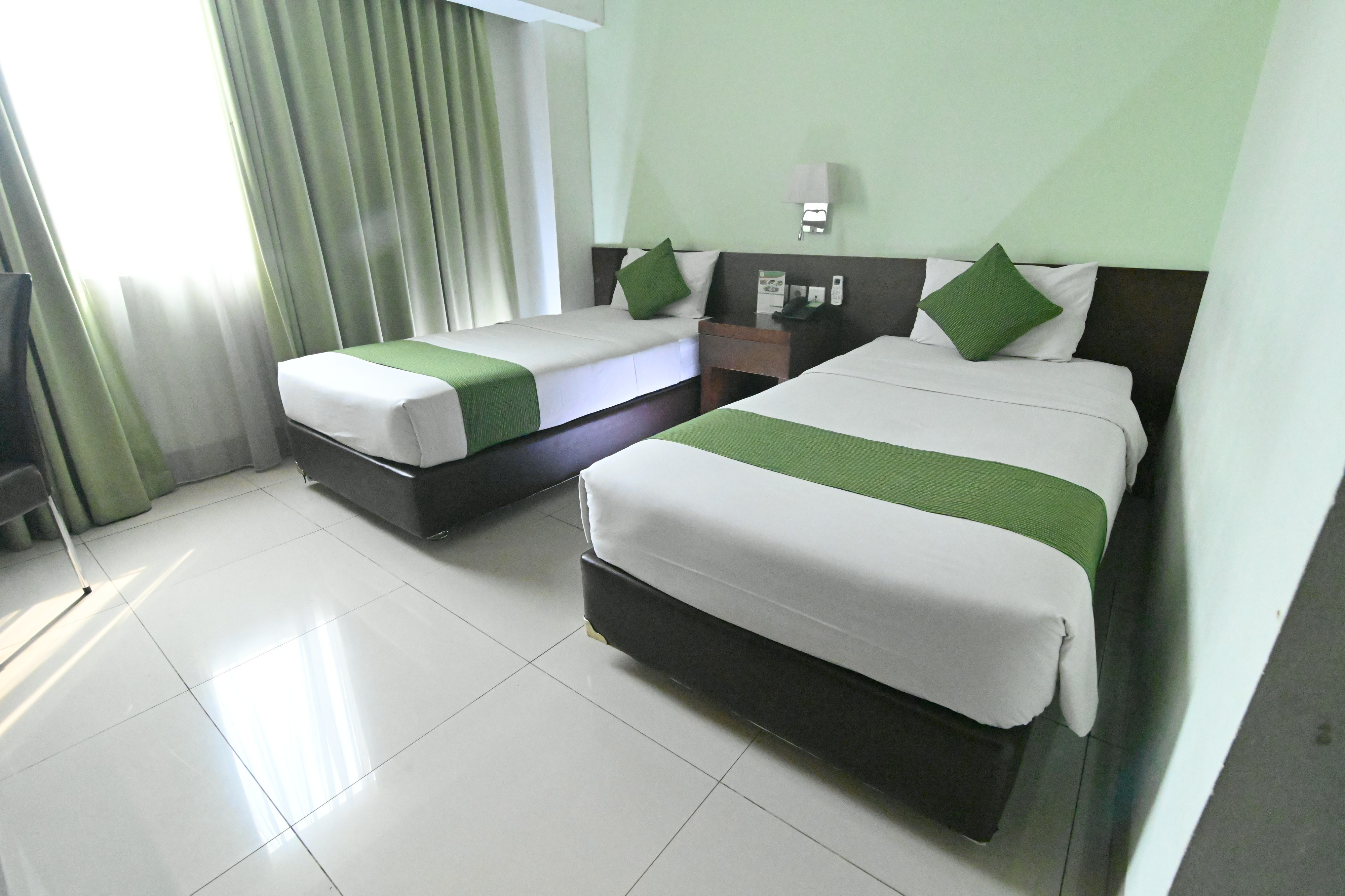 Plus, Deluxe, Twin Beds