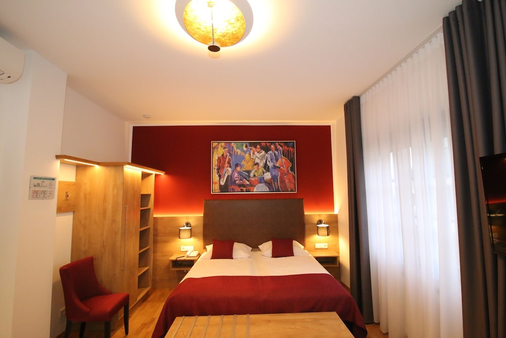 Bruhls Hotel Trapp 10/50