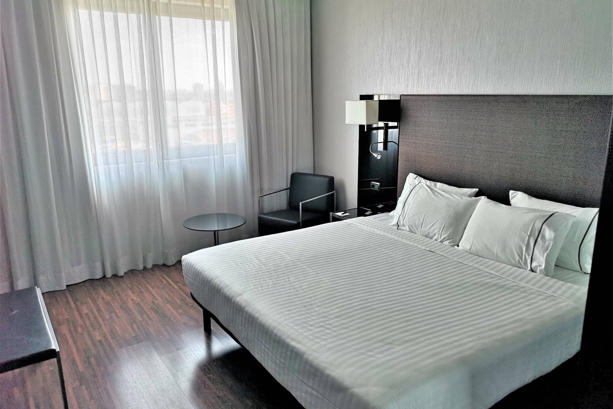 STANDARD, KING BED