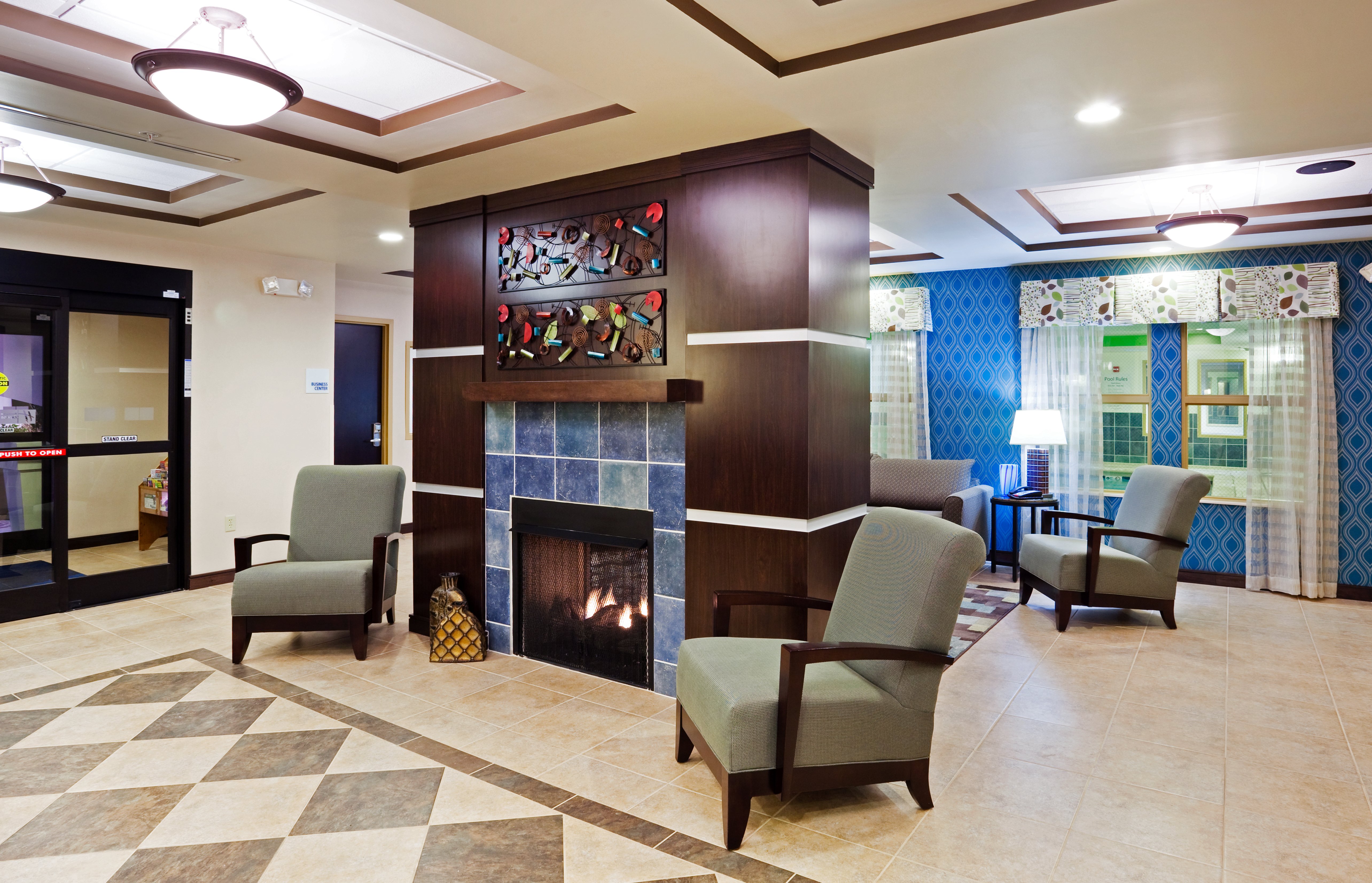 Holiday Inn Express Hotel Suites Newport South 57/79