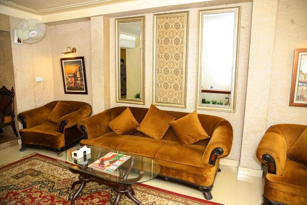 SHELTON HOUSE, LAHORE 17/24