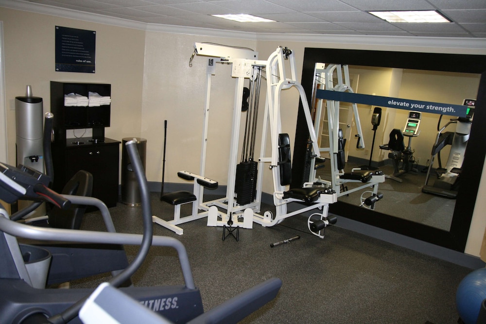 Hampton Inn and Suites Stamford 24/46