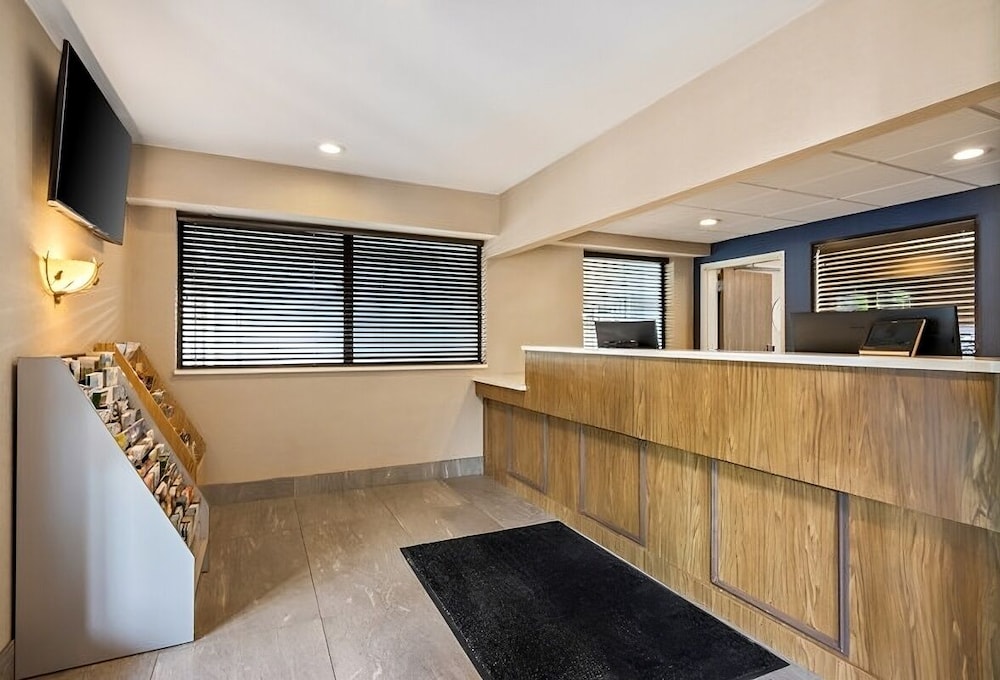 Beachfront Hotel 10/50