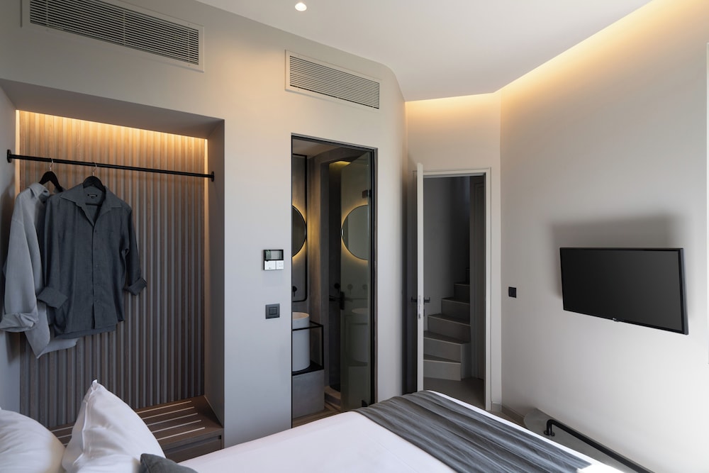 Apikia Santorini Suites - Adults Only 26/85