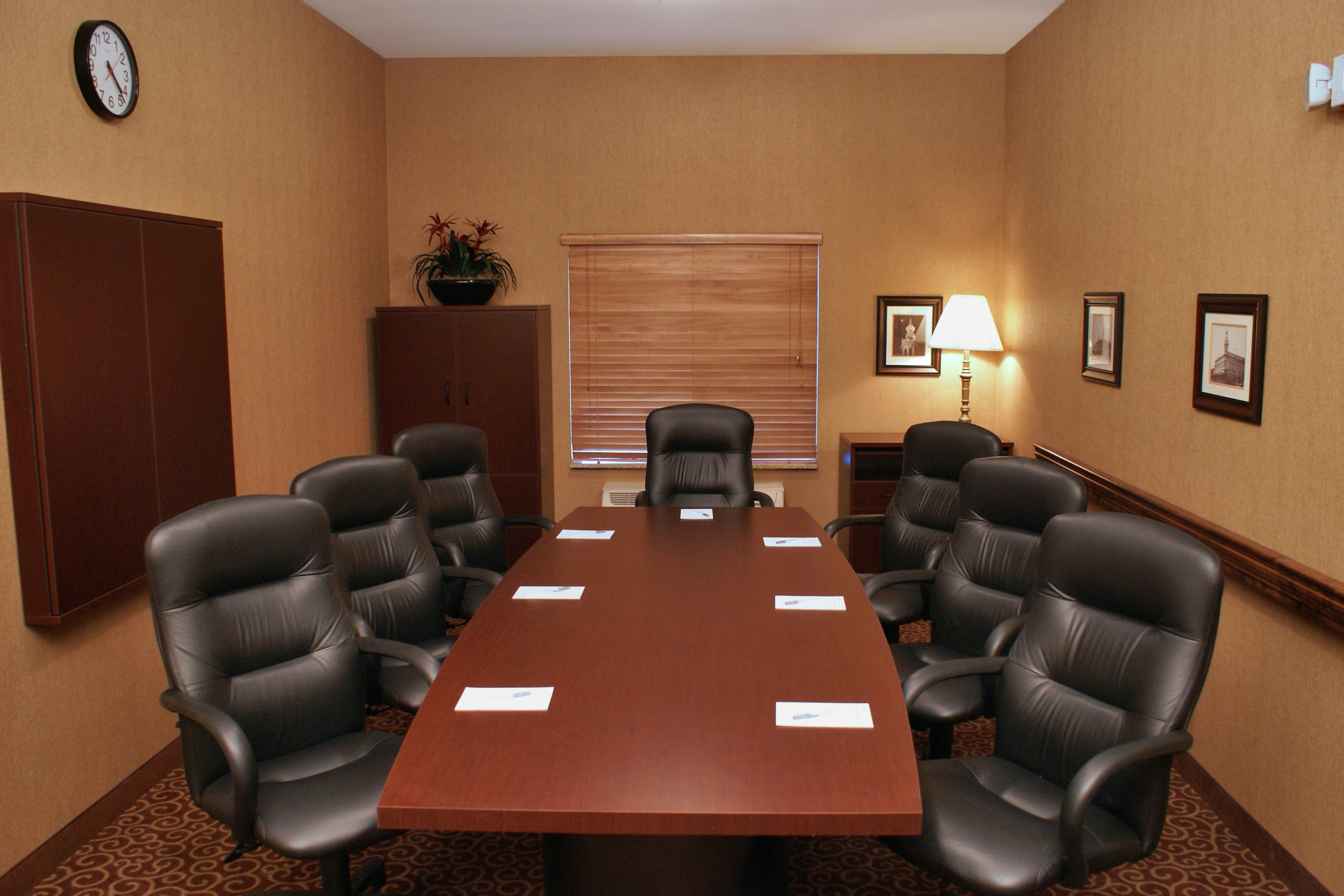Hampton Inn Suites Red Bluff 34/38