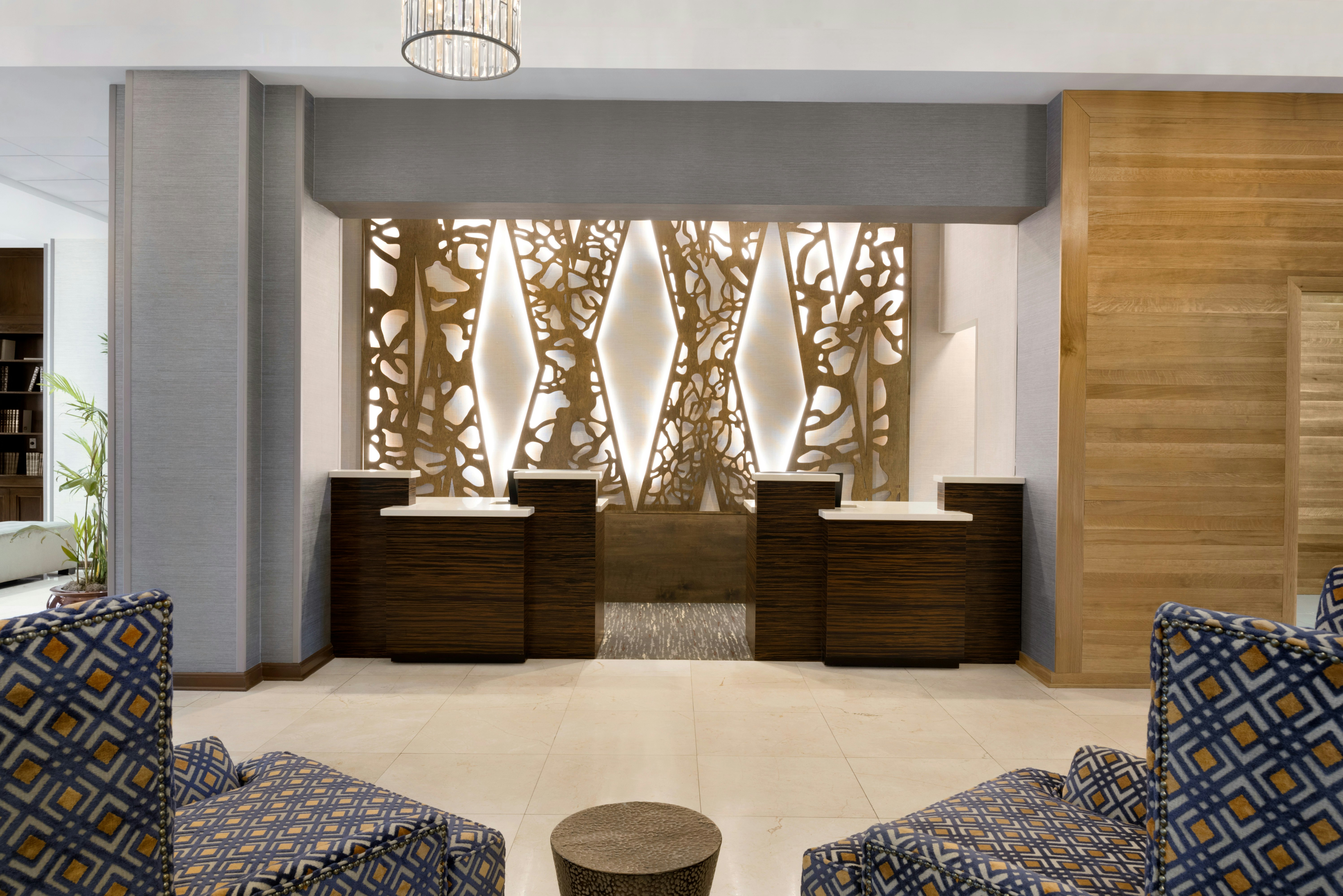Lobby at DOUBLETREE BY HILTON MILWAUKEE, BROOKFIELD - WI
