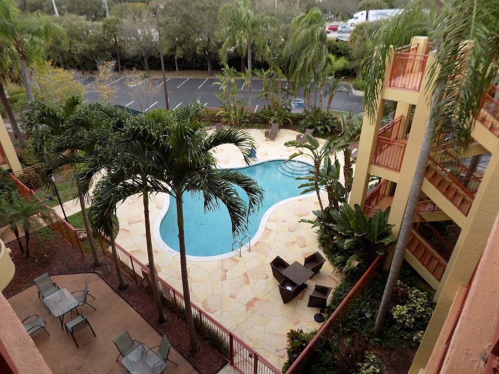 Boca Suites Deerfield Beach, SureStay Collection by Best Western FL in DEERFIELD BEACH - FL