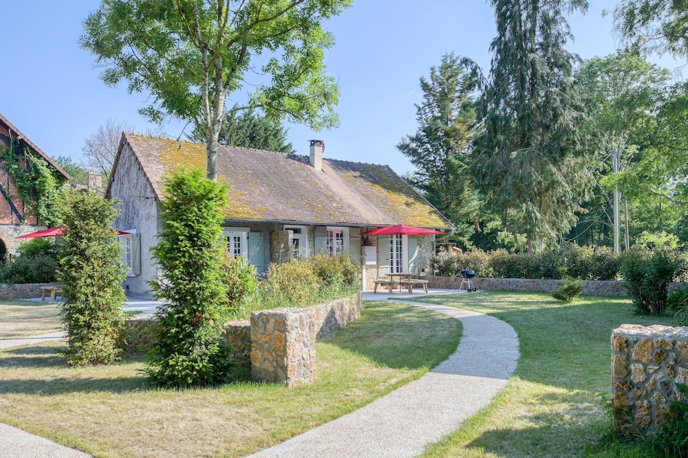 Le Petit Chateau de Barbizon au Bois du Mee 53/61