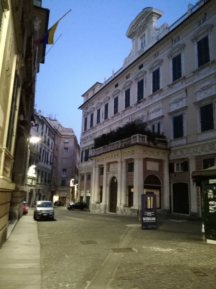 Cairoli Hotel 69/79