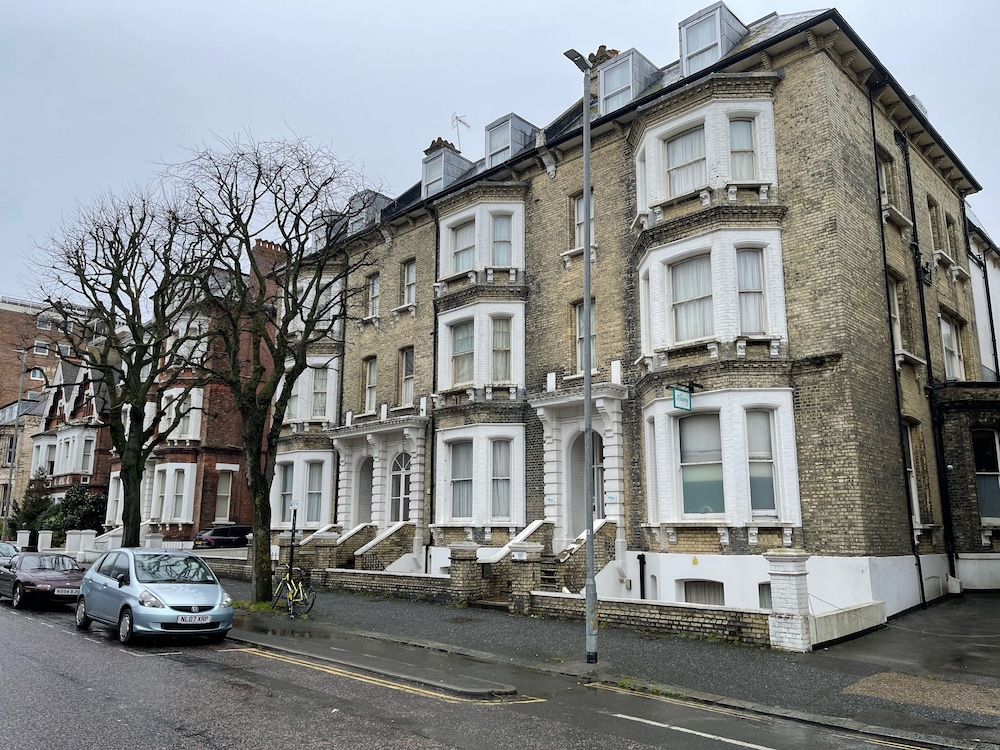 Albany Brighton & Hove 59/59