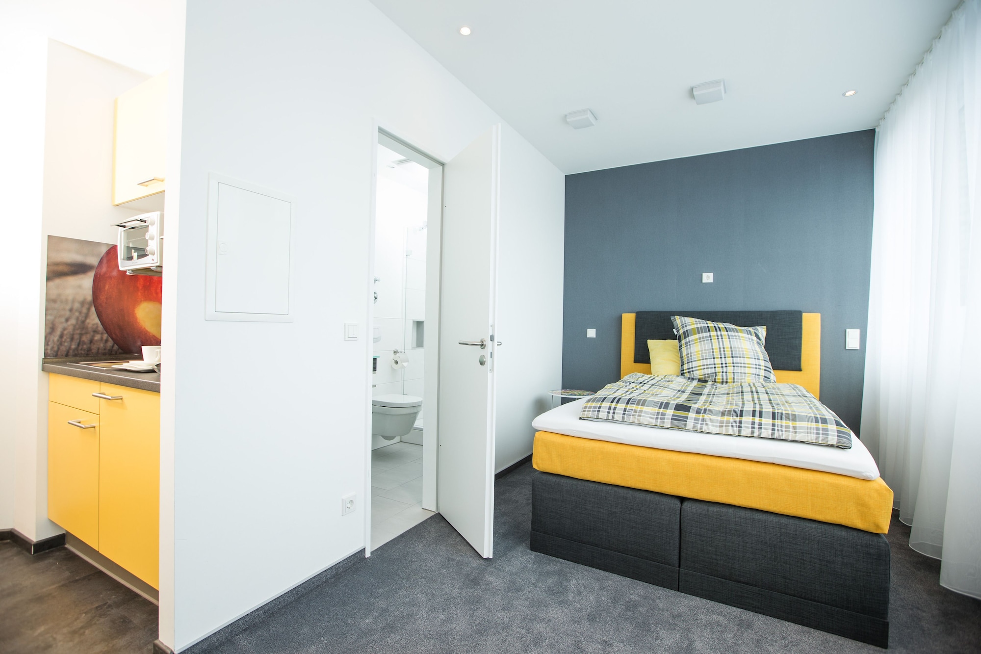 DELUXE, STUDIO, QUEEN BED