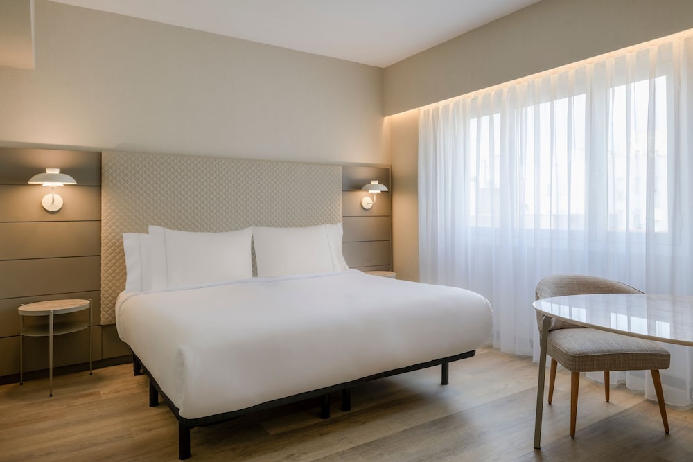 Plus, Standard, King Bed، AC Hotel Carlton Madrid by Marriott 2/11