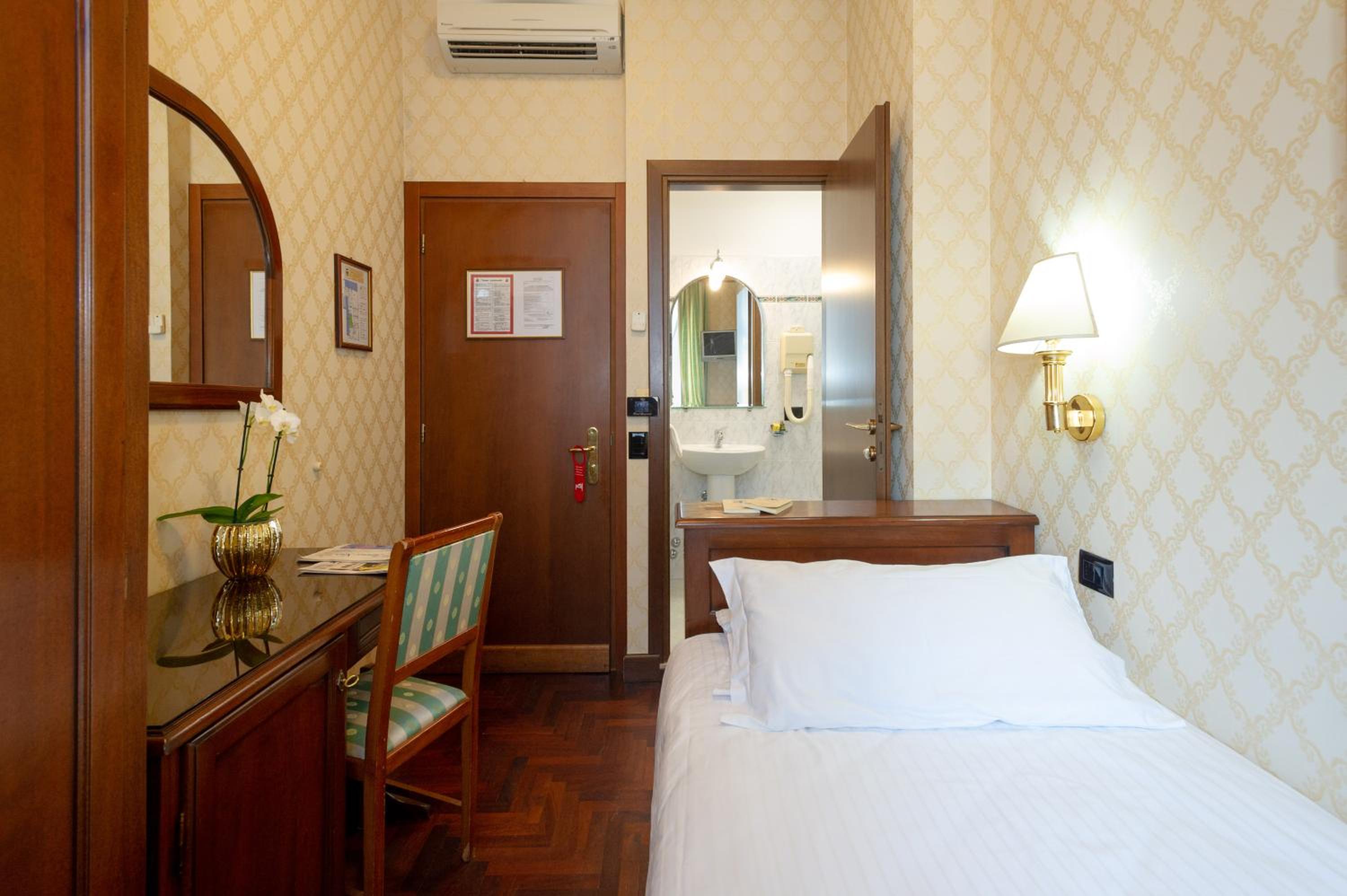 Room, Single, Boccaccio 5/8
