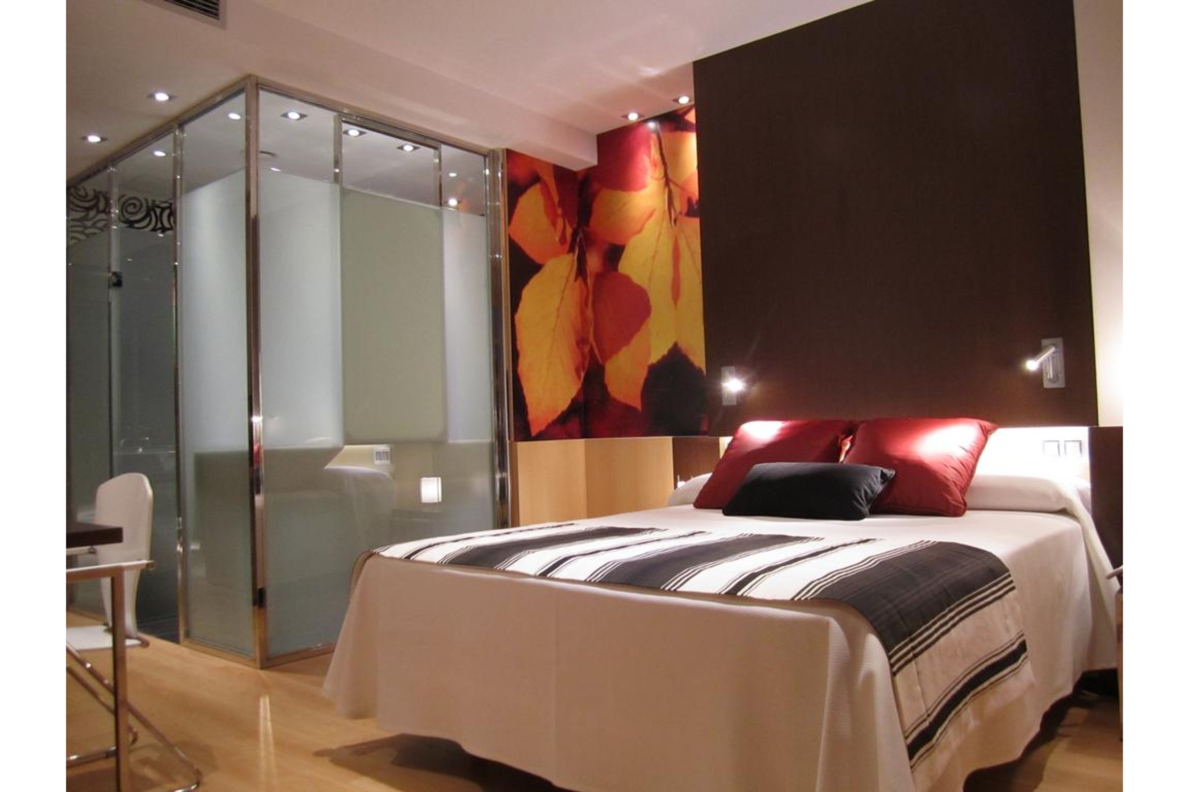 Standard, Double or Twin Bed