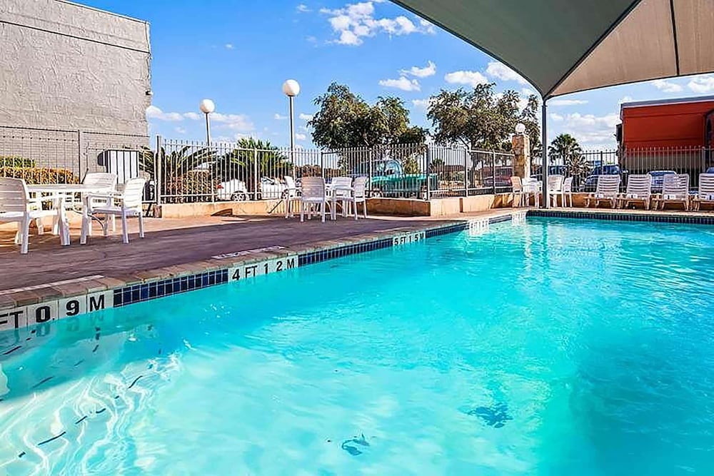 Travelodge by Wyndham San Antonio Downtown Northeast 28/35