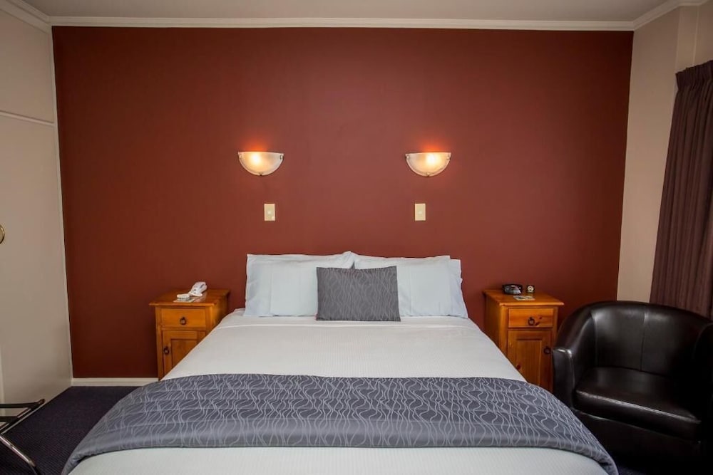 Parklands Motor Lodge 14/65