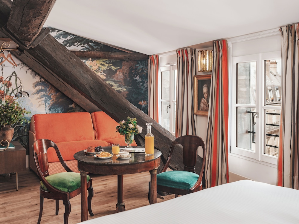 Hotel De Senlis 35/52