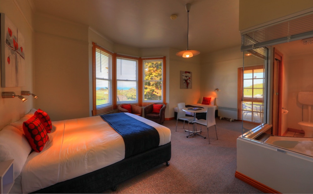 Stanley Seaview Inn 30/33
