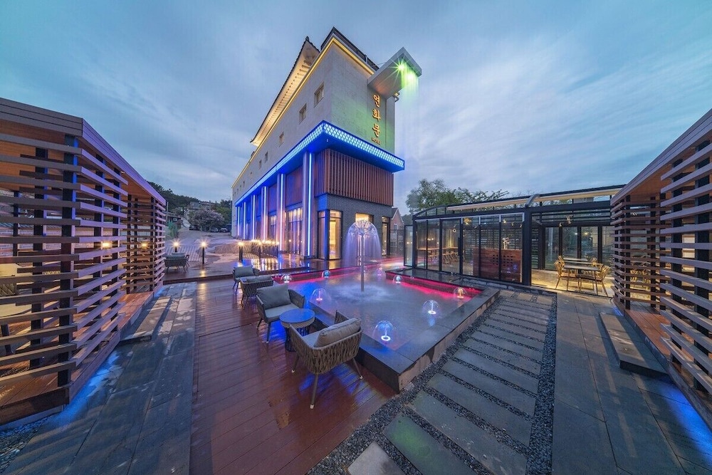Yeon Hwa Moon Hotel 37/49