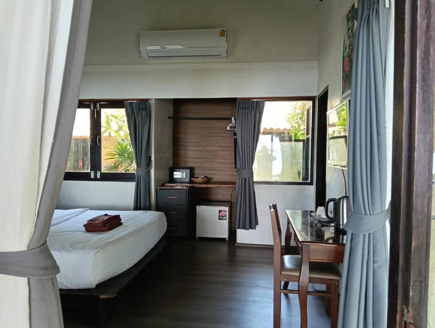 Bungalow, Beach Front