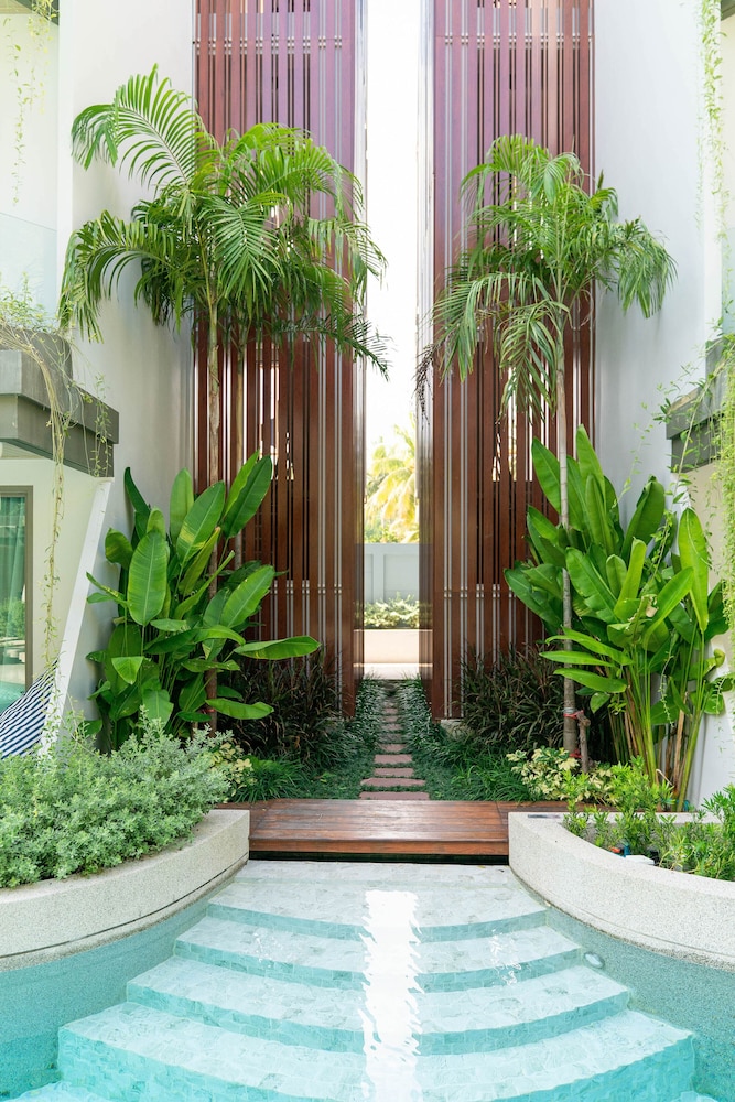 Panwaburi Beachfront Resort 35/50