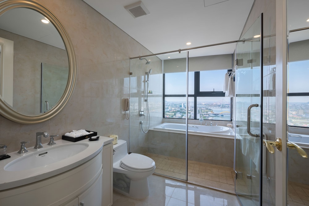 Melia Vinpearl Da Nang Riverfront 80/81