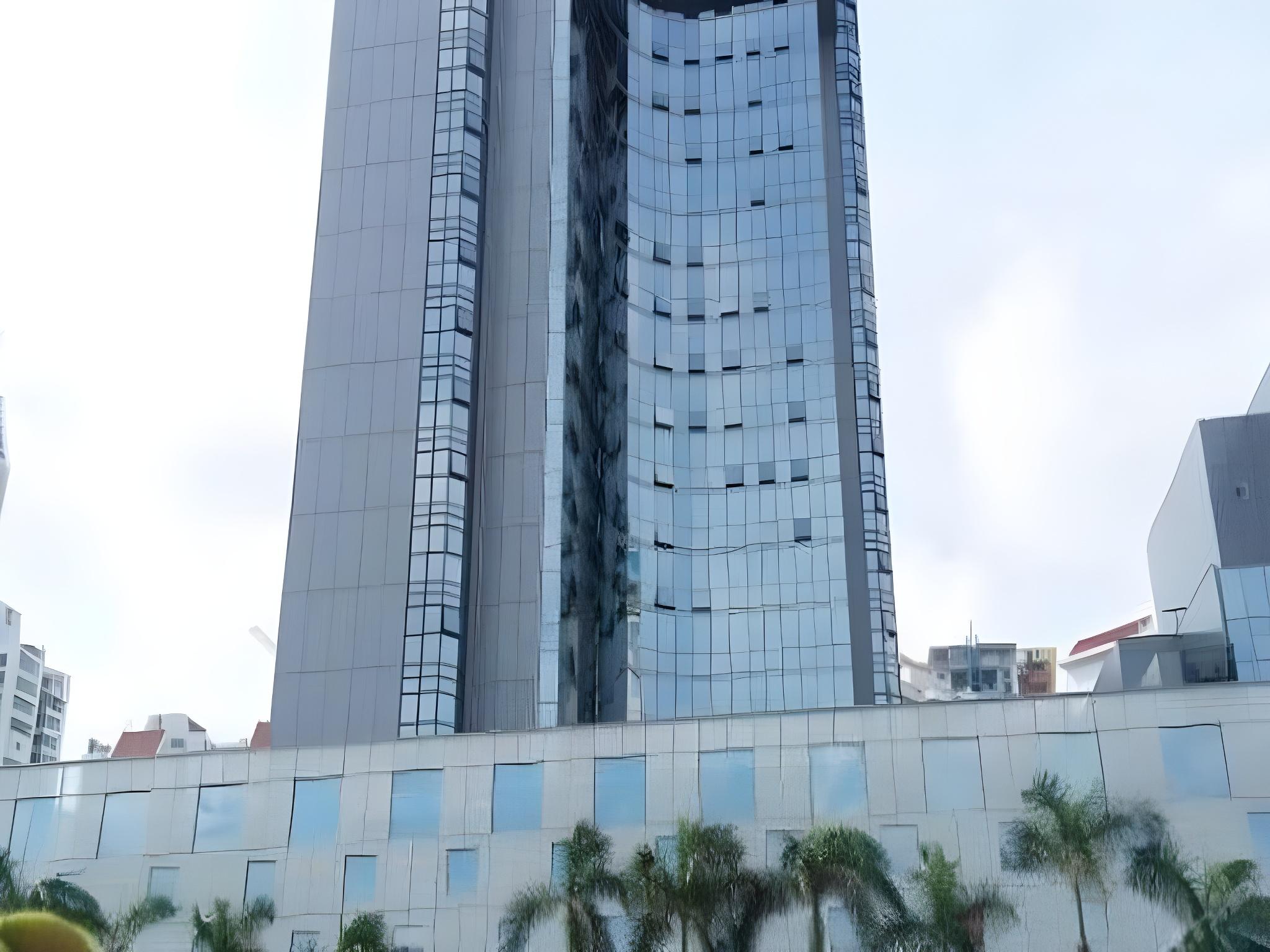 7 Days Premium (Zhuhai Gongbei Port Square Light Rail Station) 5/58