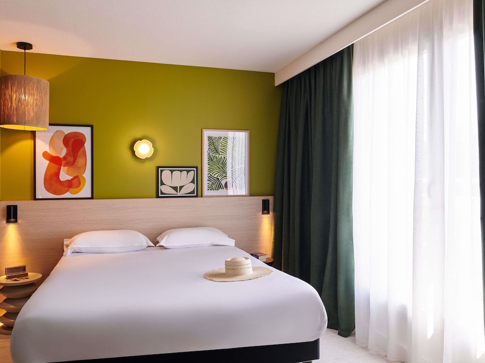 Comfort, Queen Bed, Terrace