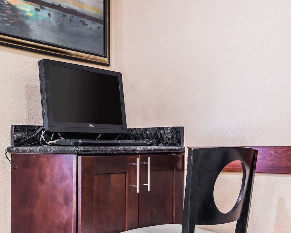 Quality Inn & Suites Des Moines Airport 38/50