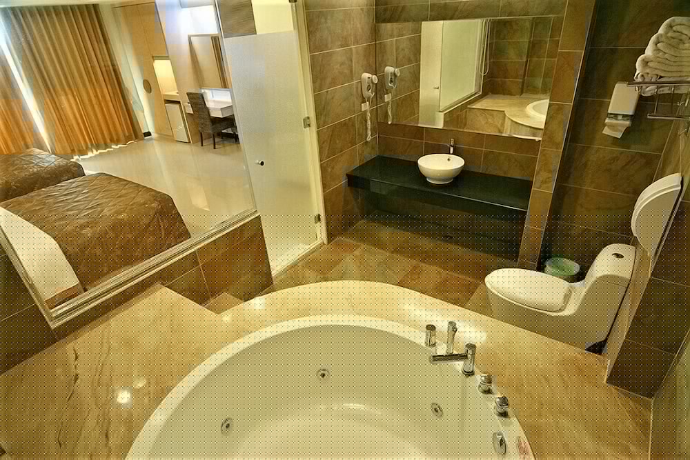 Tranquil Sea Hotel 34/46