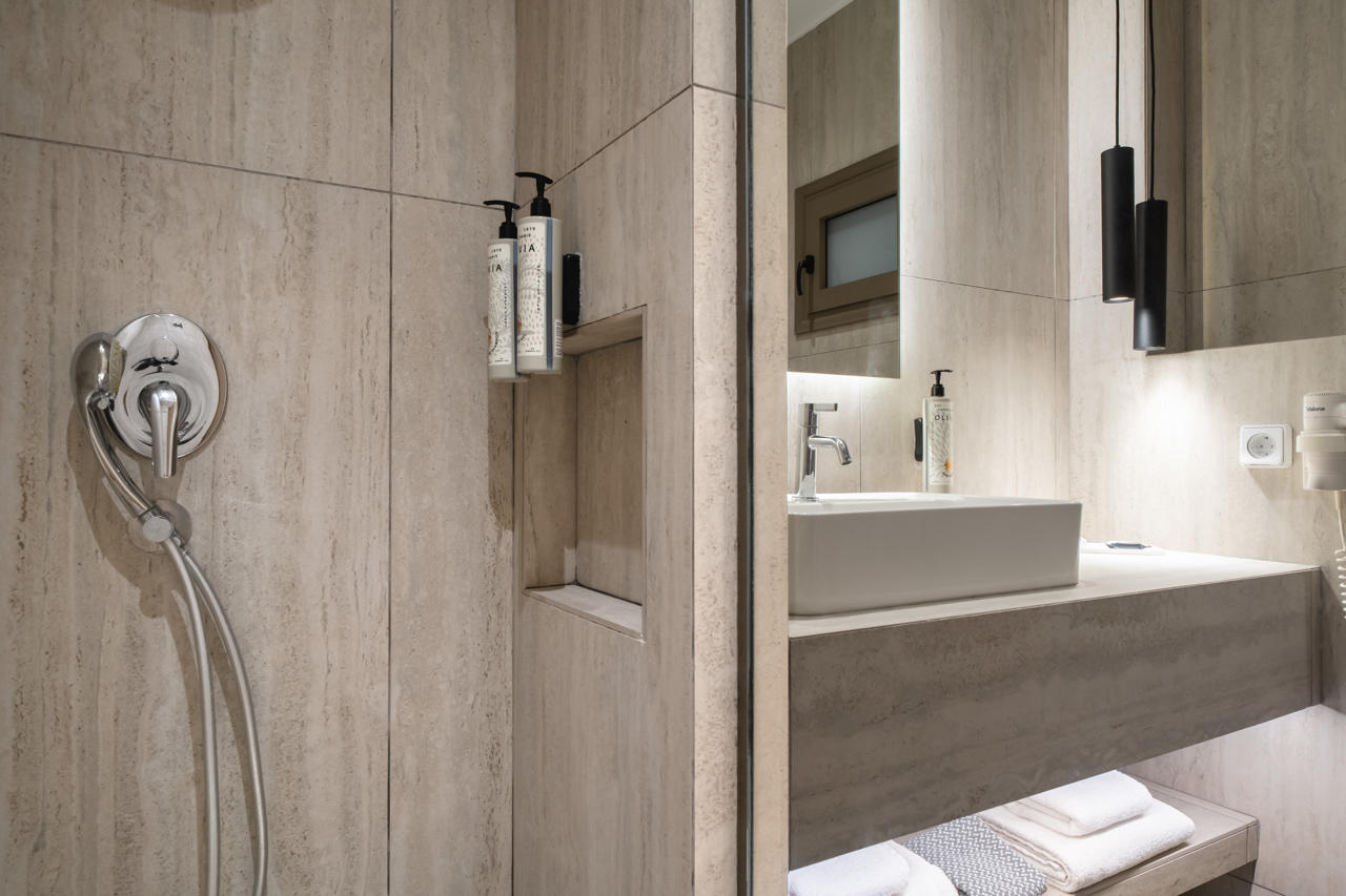 Kassandra Bay Resort, Suites and Spa 32/33