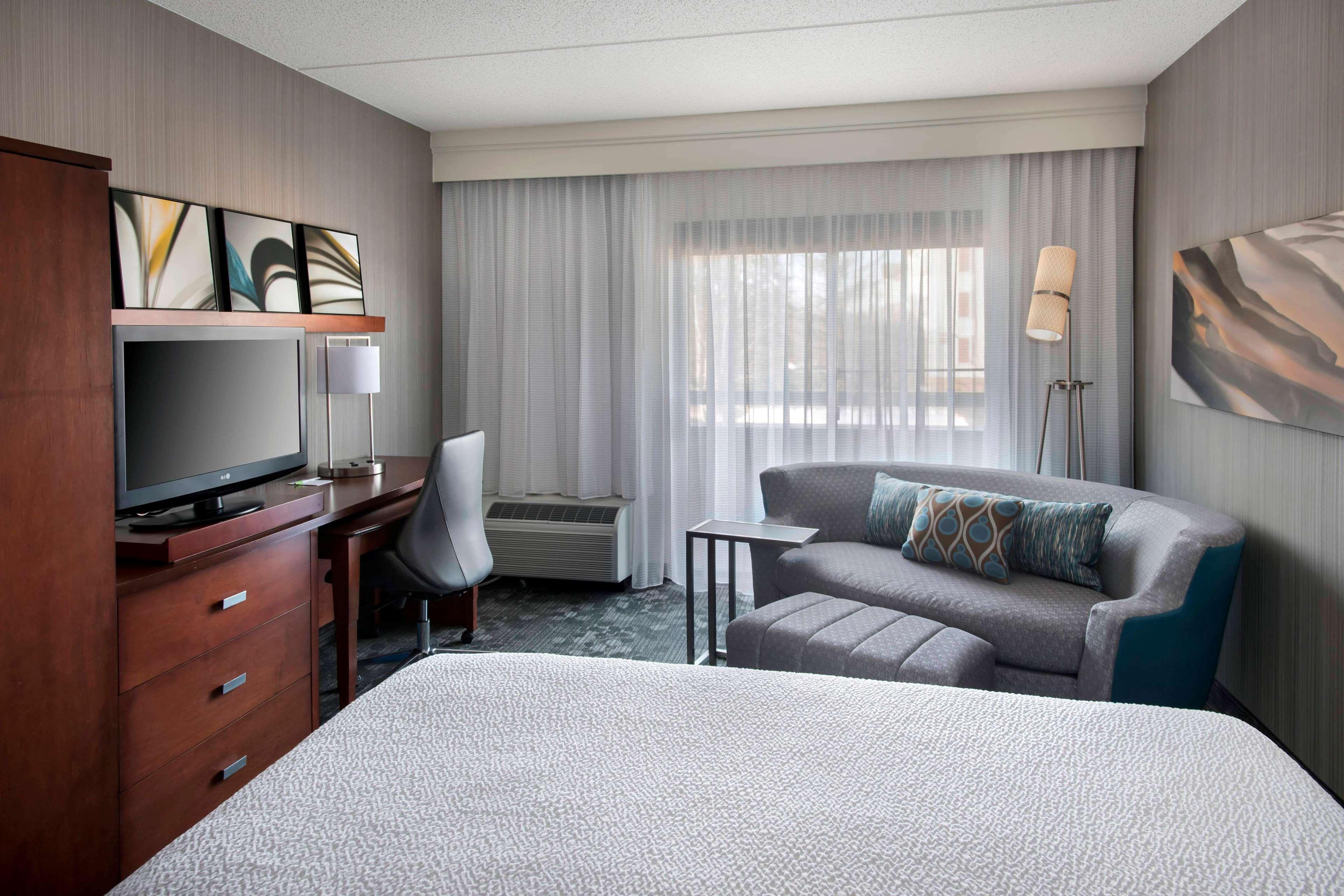 Sonesta Select Boston Stoughton 27/50