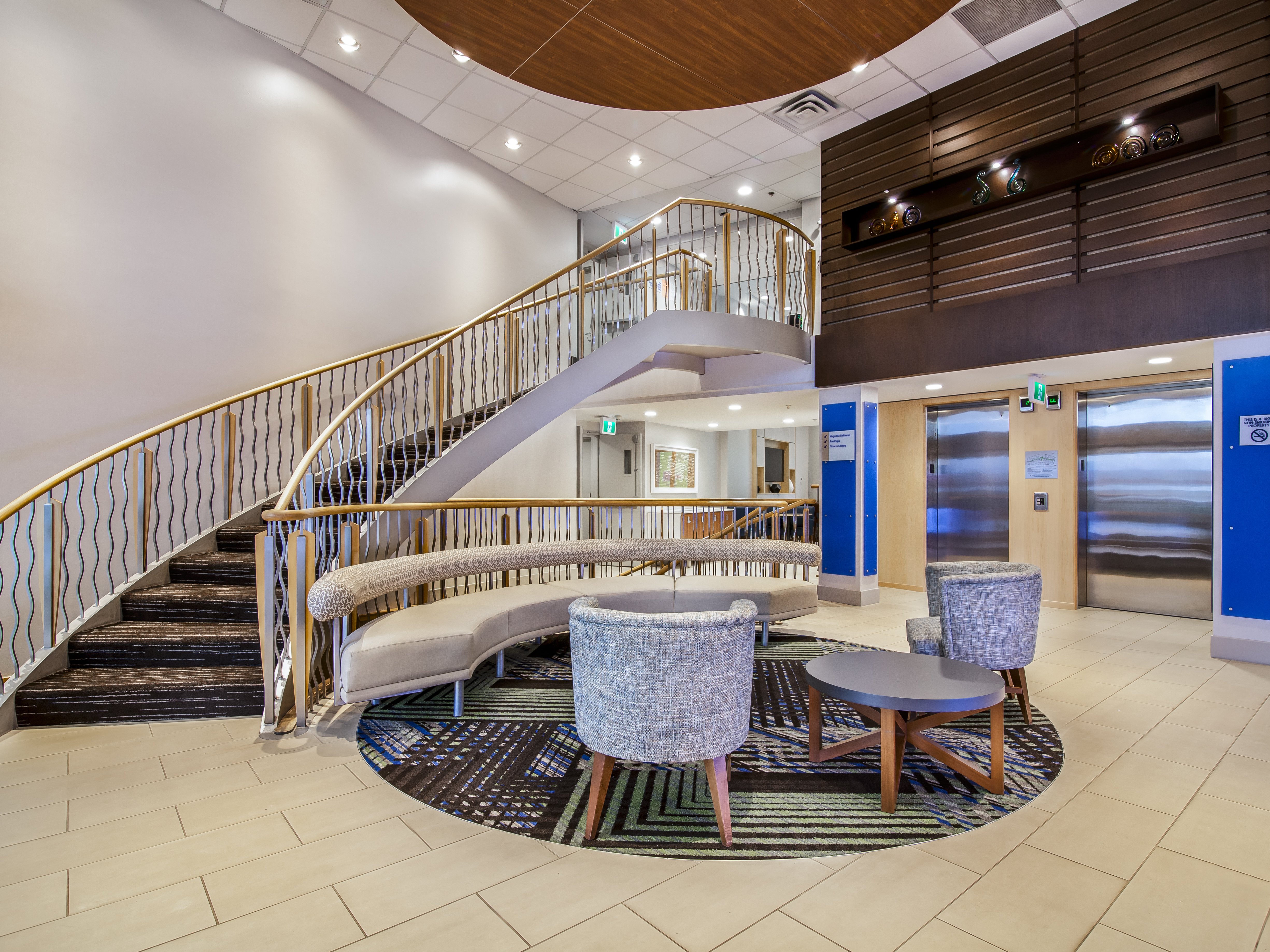 Holiday Inn Express Suites Langley 55/73