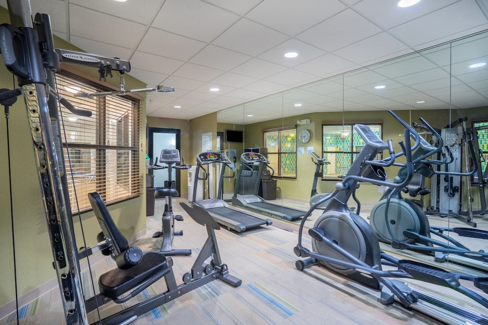 Holiday Inn Express Hotel Suites Easton 36/63
