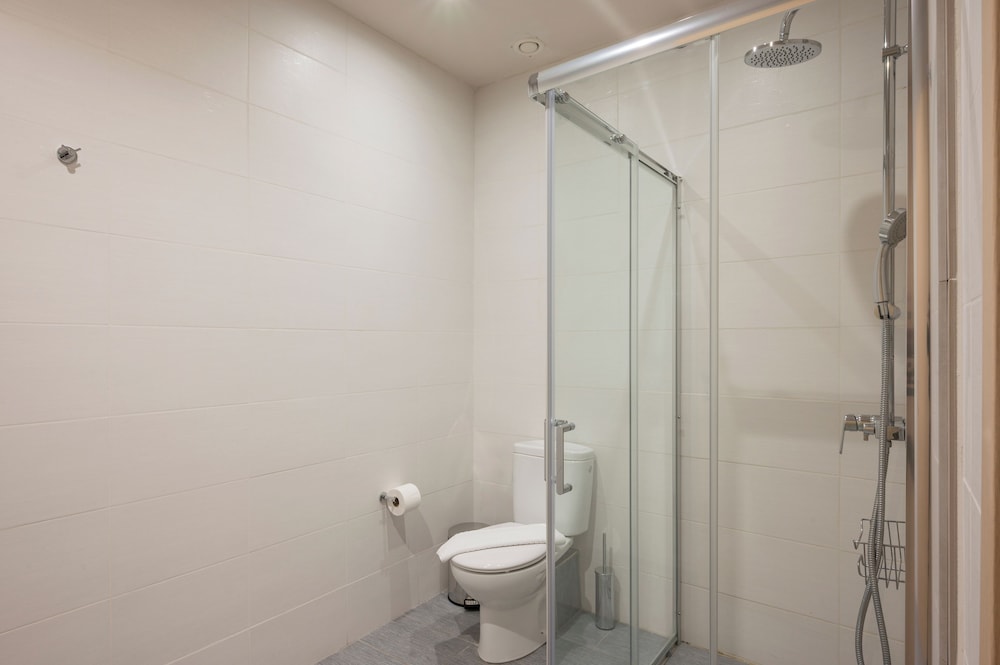 Trianon Luxury Apartments and Suites 70/74