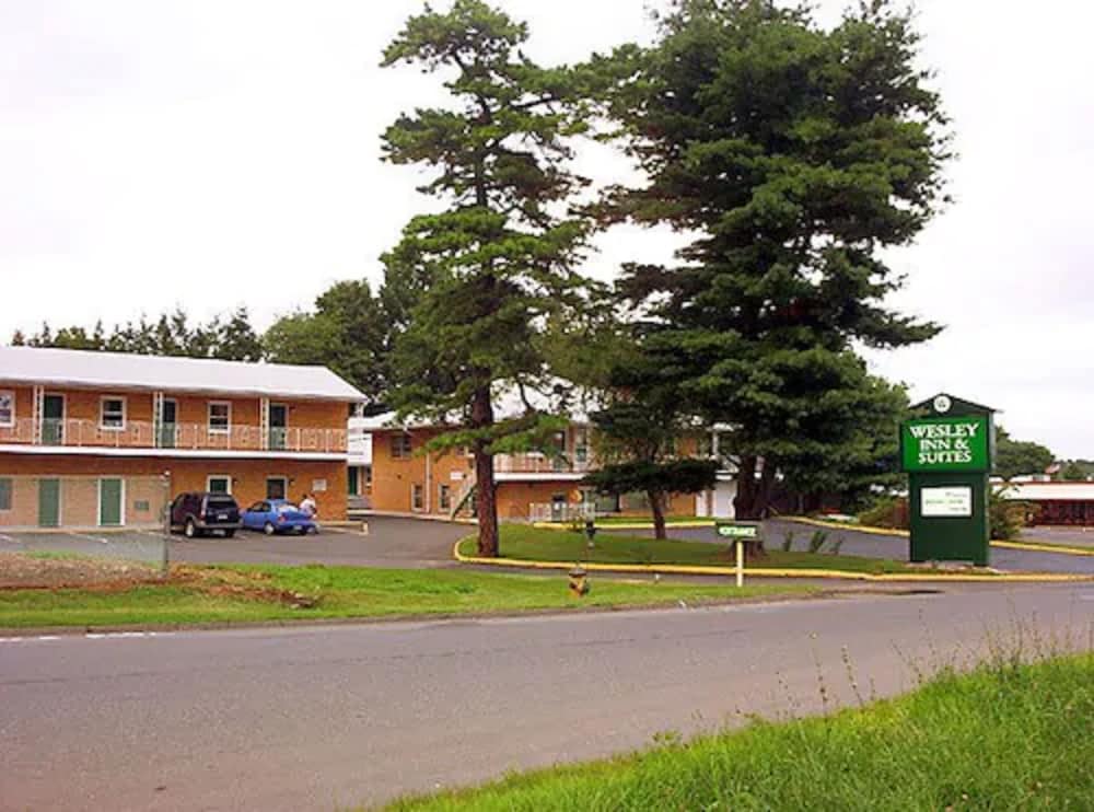 Wesley Inn & Suites 11/11