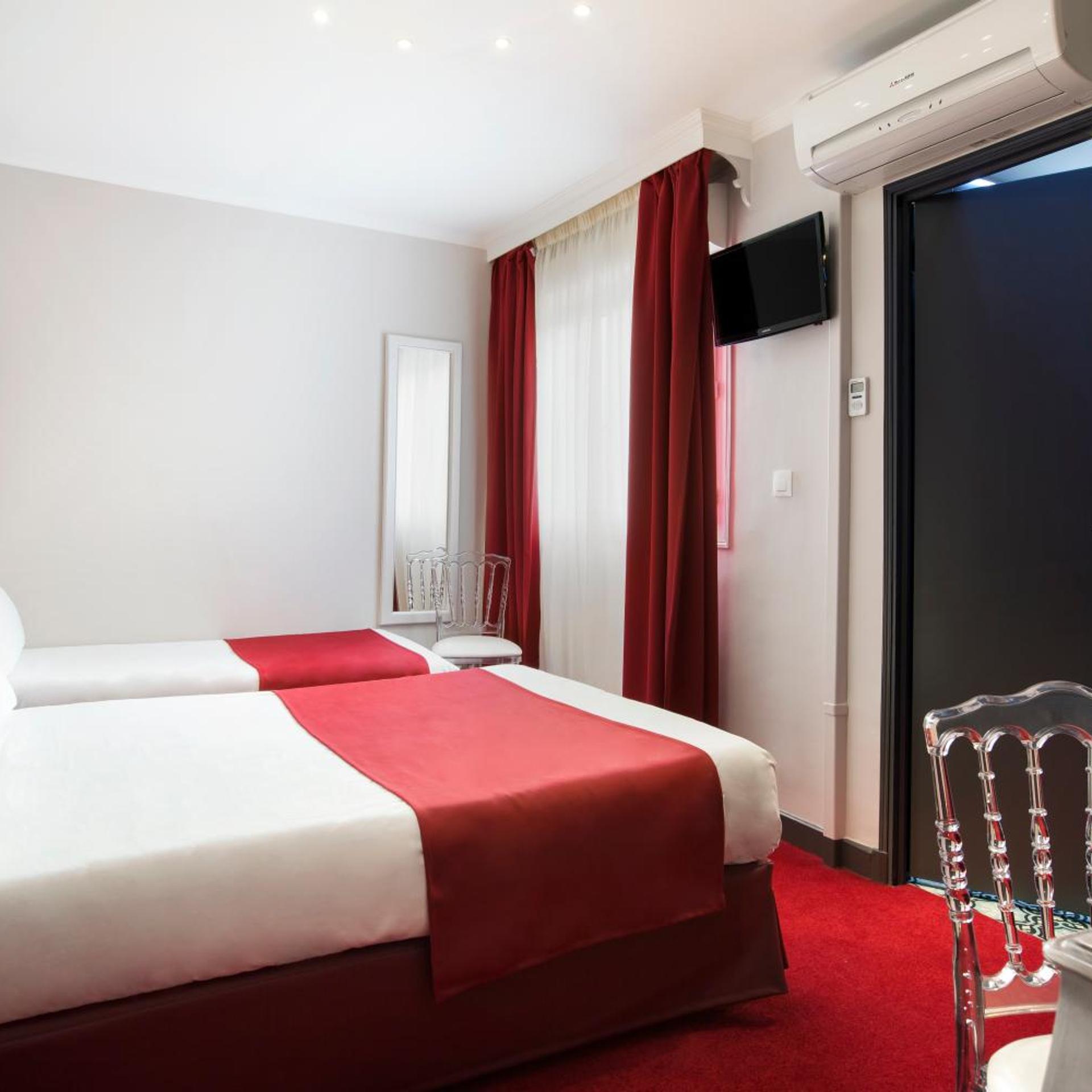 GRAND HOTEL AMELOT 25/45