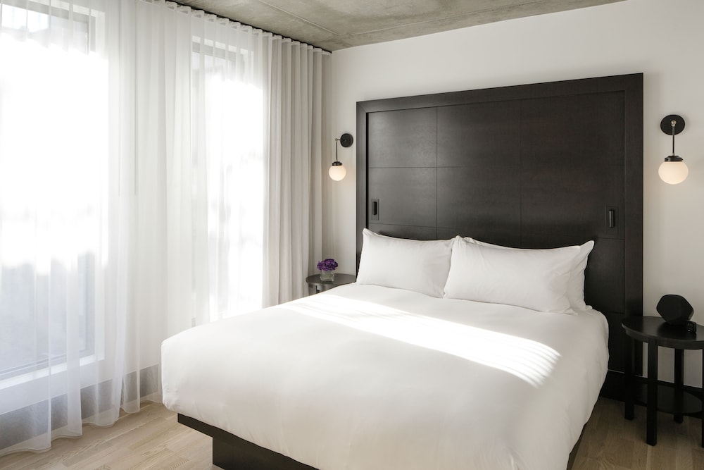 Suite, King Bed, Sofa, Alcove, Corner