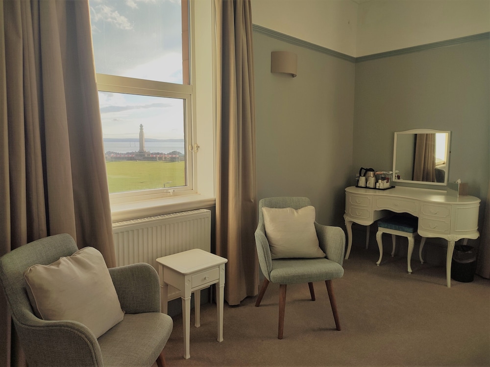 Queens Hotel Portsmouth 50/76