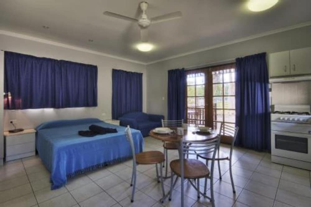 Premier, Studio, Villa, 1 Queen and 2 Bunk Beds, Kitchen